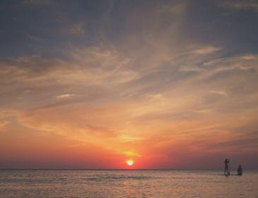 Sunset dropping below the sea